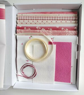 It&#039;s A Girl Hearts Wreath Kit Pink 